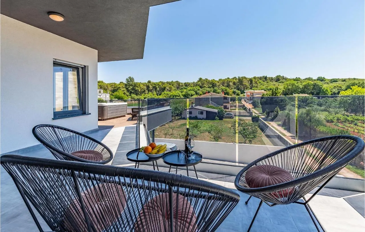 Nice Home In Pula With Wifi Vakantiehuis